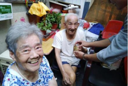 91岁爷爷开直播,传承智慧与活力